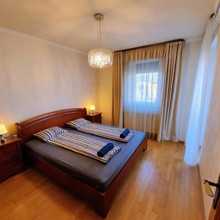 Centrum Apartman With Free Parking Gyor Exterior photo