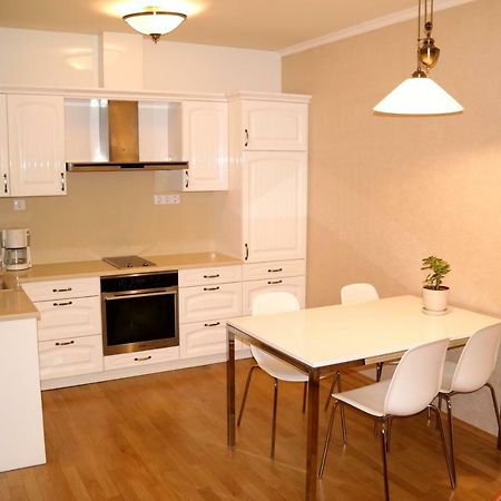 Centrum Apartman With Free Parking Gyor Exterior photo