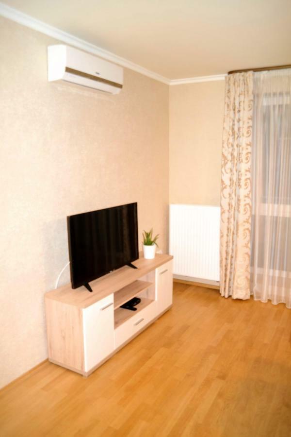 Centrum Apartman With Free Parking Gyor Exterior photo