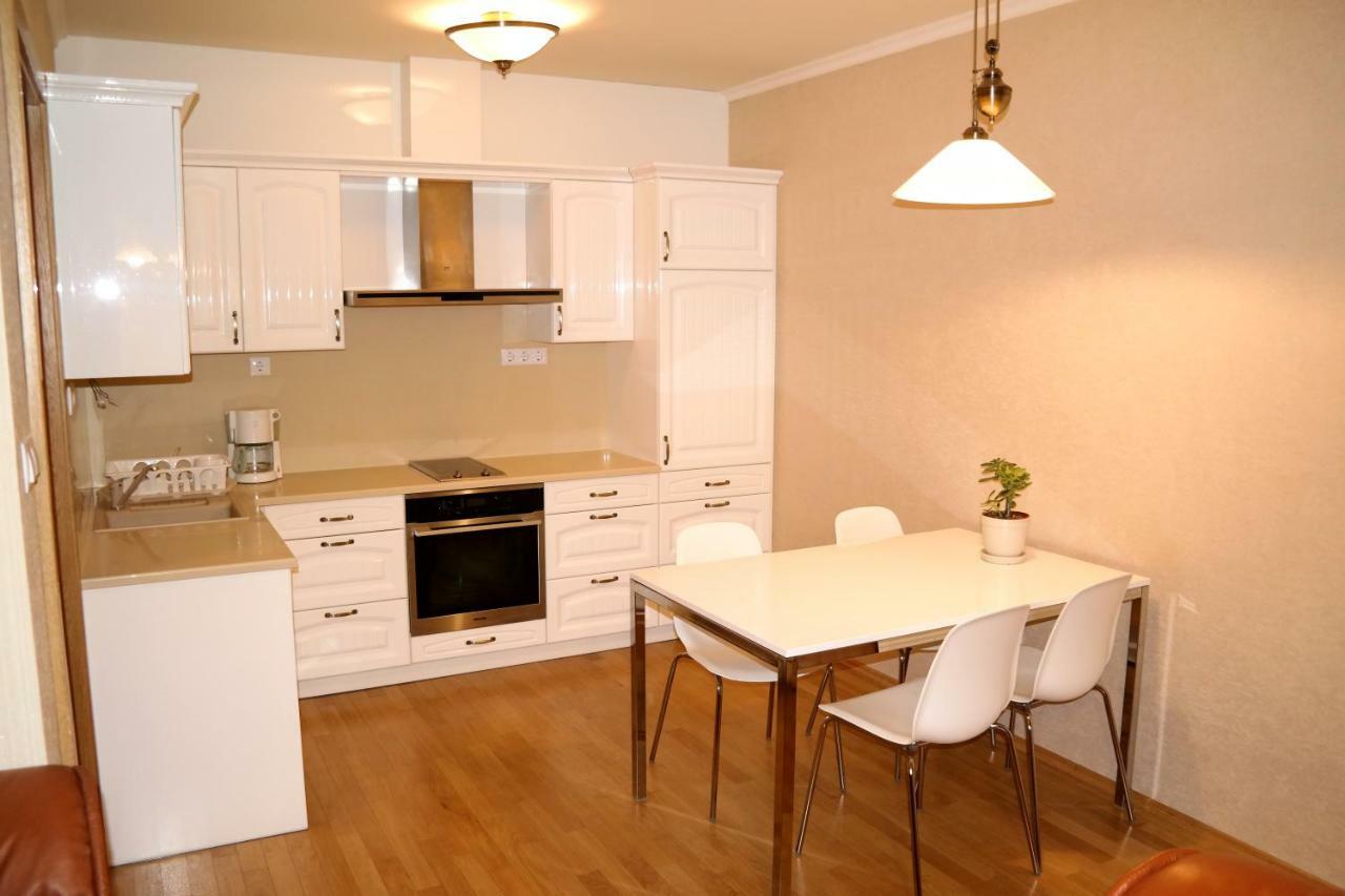 Centrum Apartman With Free Parking Gyor Exterior photo