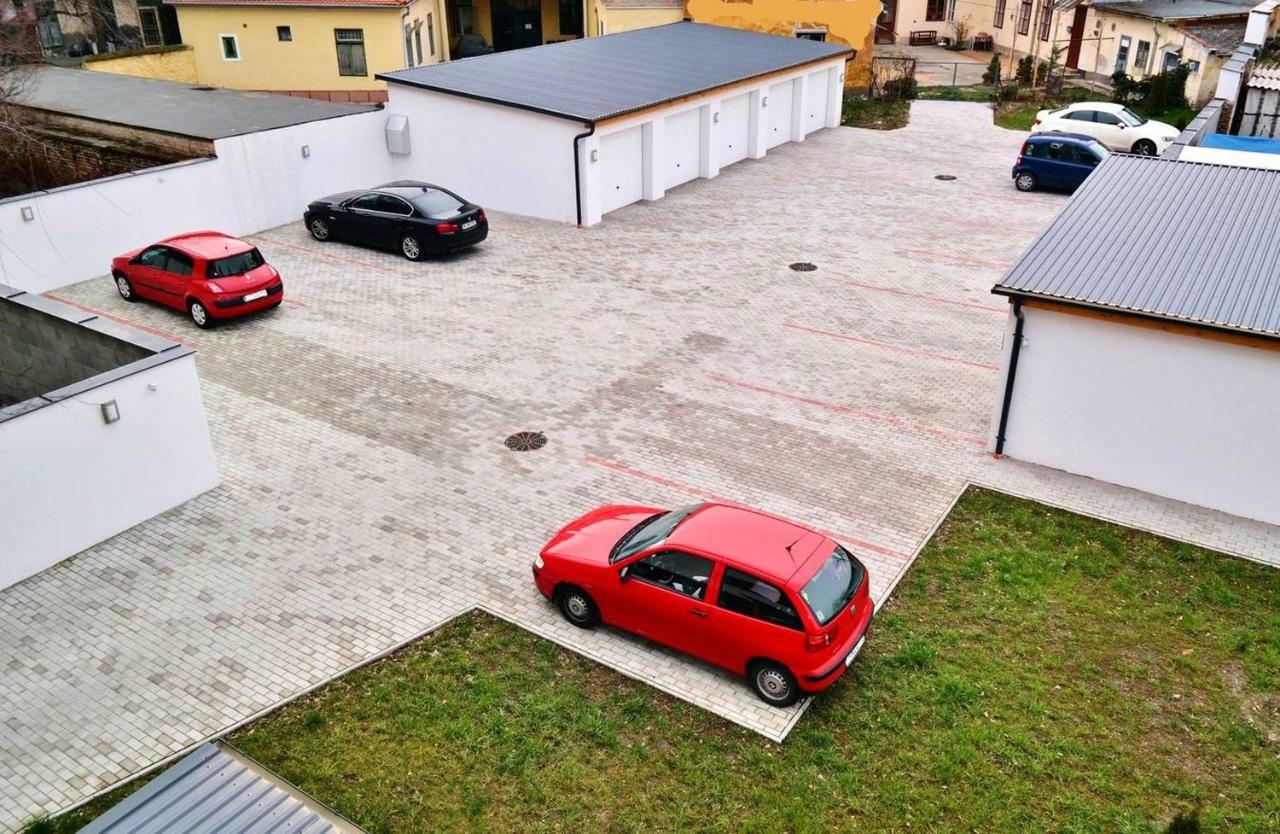 Centrum Apartman With Free Parking Gyor Exterior photo